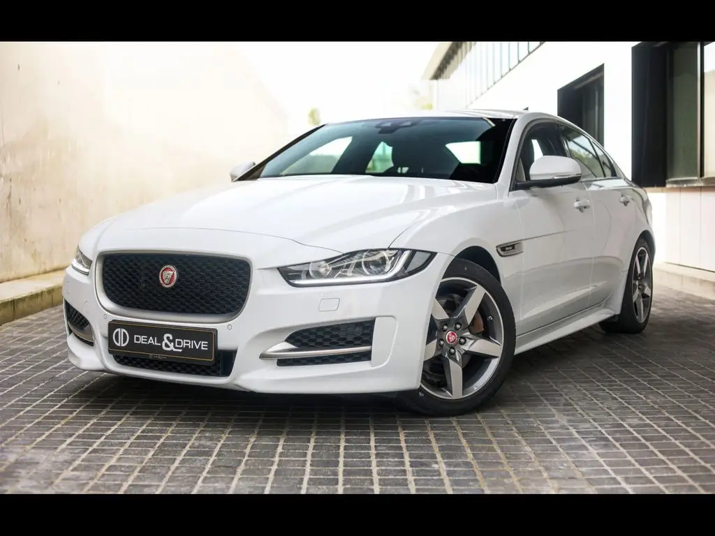 Photo 1 : Jaguar Xe 2019 Petrol