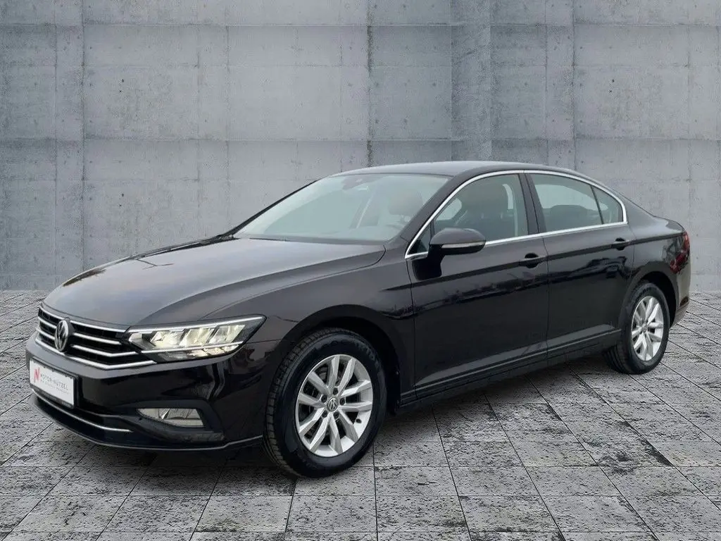 Photo 1 : Volkswagen Passat 2020 Petrol