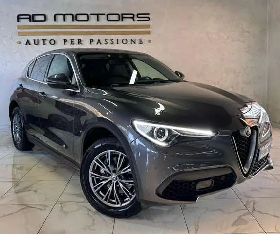 Photo 1 : Alfa Romeo Stelvio 2018 Essence