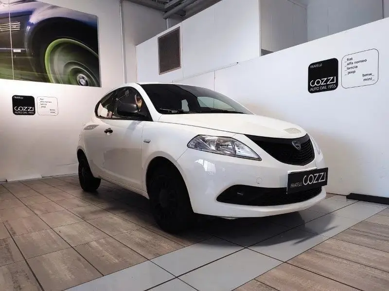 Photo 1 : Lancia Ypsilon 2021 Hybrid