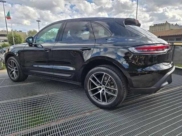 Photo 1 : Porsche Macan 2023 Petrol