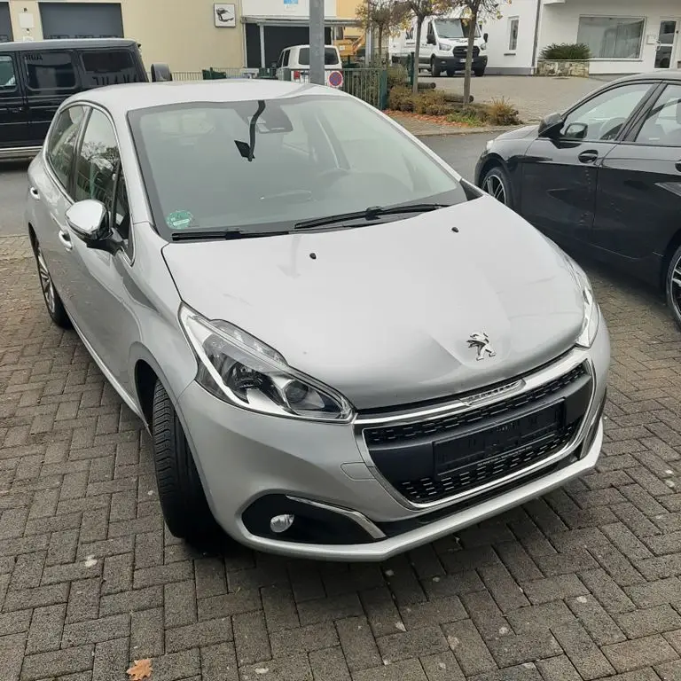 Photo 1 : Peugeot 208 2019 Petrol