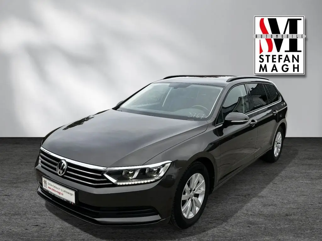 Photo 1 : Volkswagen Passat 2018 Essence