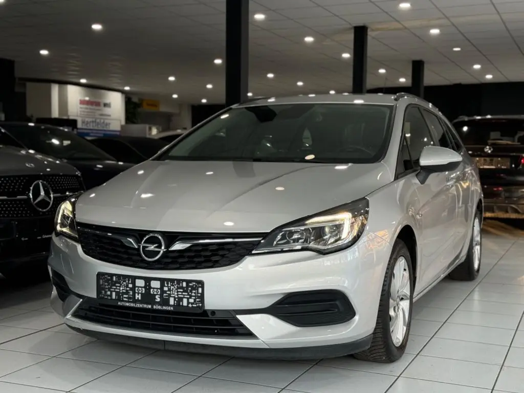 Photo 1 : Opel Astra 2019 Petrol