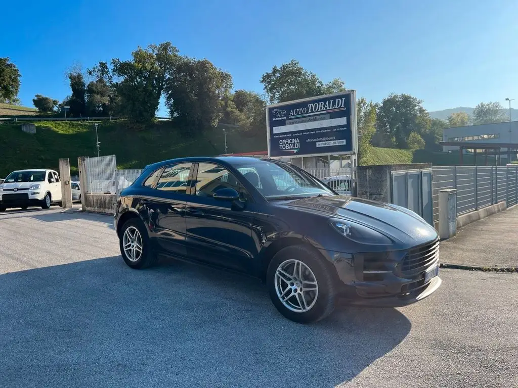 Photo 1 : Porsche Macan 2021 Essence