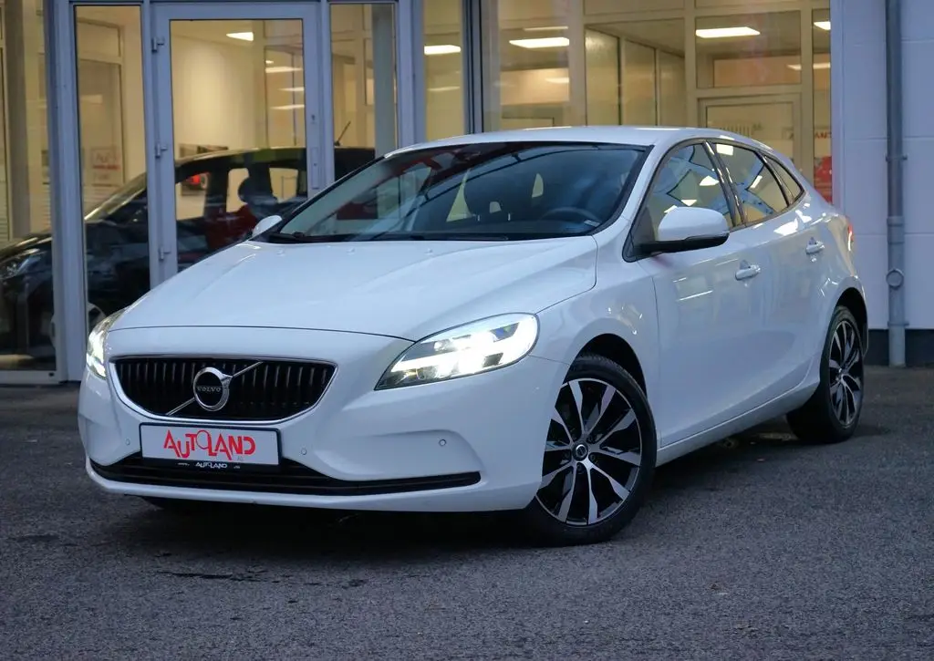 Photo 1 : Volvo V40 2019 Petrol