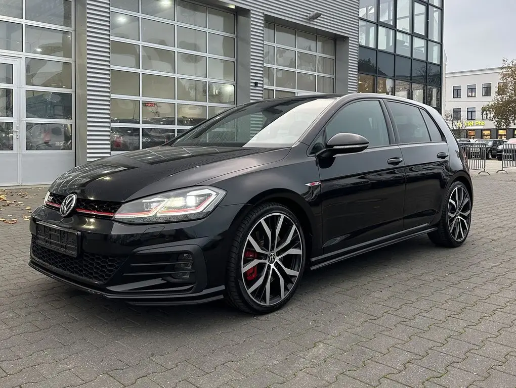 Photo 1 : Volkswagen Golf 2019 Petrol