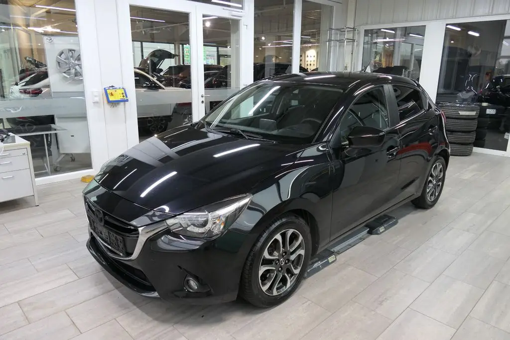 Photo 1 : Mazda 2 2015 Petrol