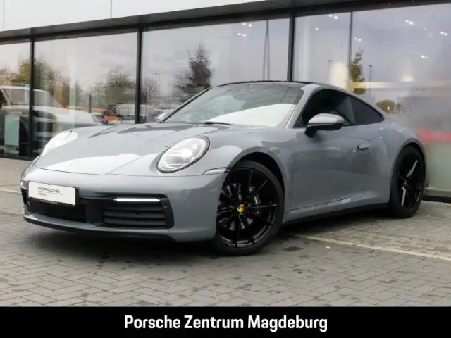 Photo 1 : Porsche 992 2023 Essence