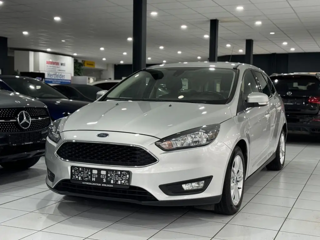 Photo 1 : Ford Focus 2016 Petrol