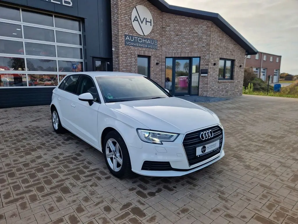 Photo 1 : Audi A3 2016 Petrol