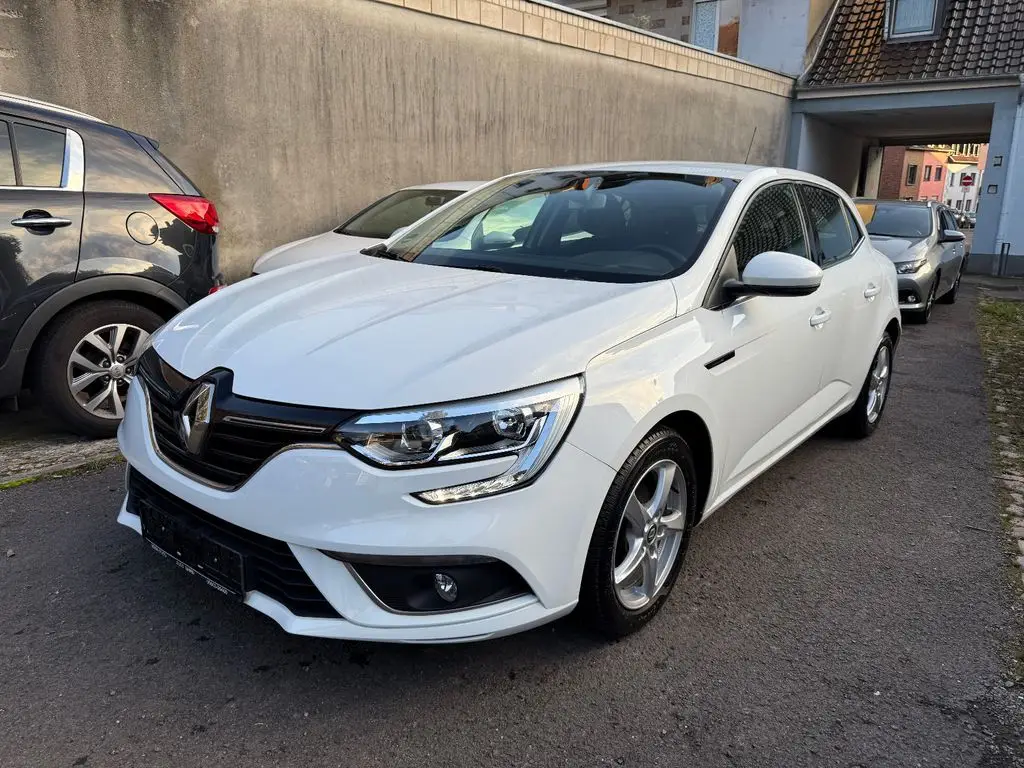 Photo 1 : Renault Megane 2016 Essence