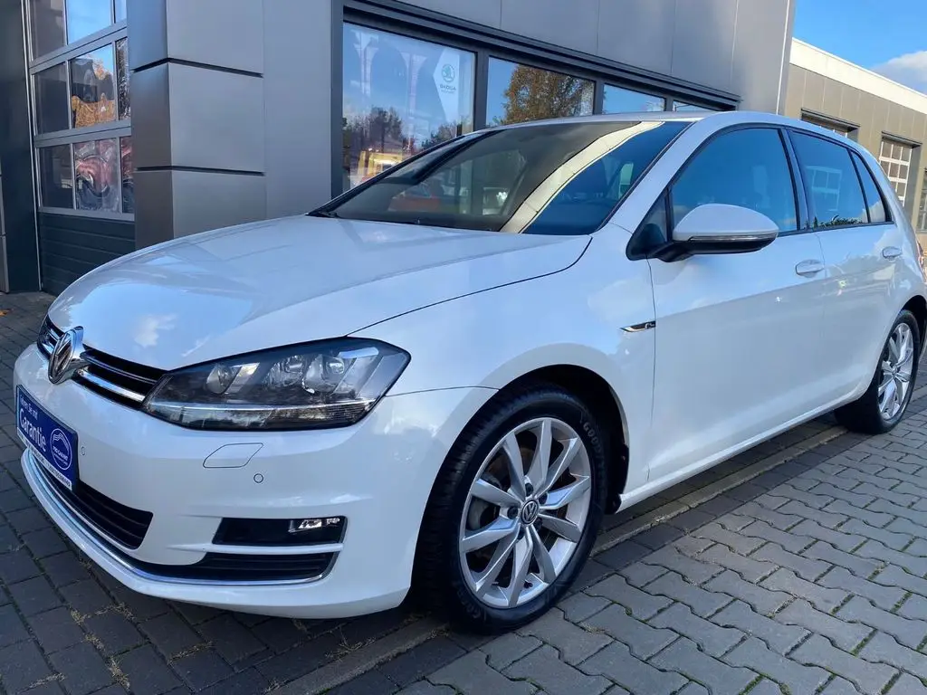 Photo 1 : Volkswagen Golf 2016 Petrol