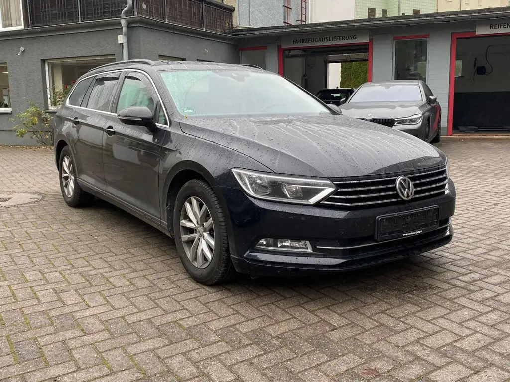 Photo 1 : Volkswagen Passat 2019 Petrol