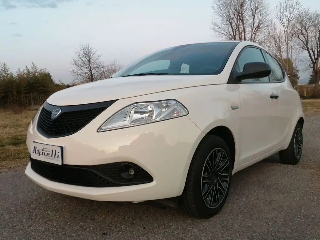 Photo 1 : Lancia Ypsilon 2020 Petrol