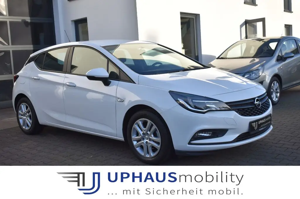 Photo 1 : Opel Astra 2015 Essence