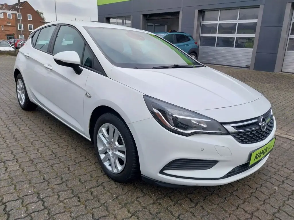 Photo 1 : Opel Astra 2017 Petrol