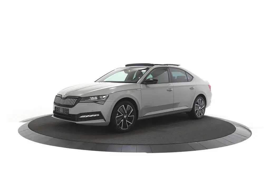 Photo 1 : Skoda Superb 2023 Hybrid