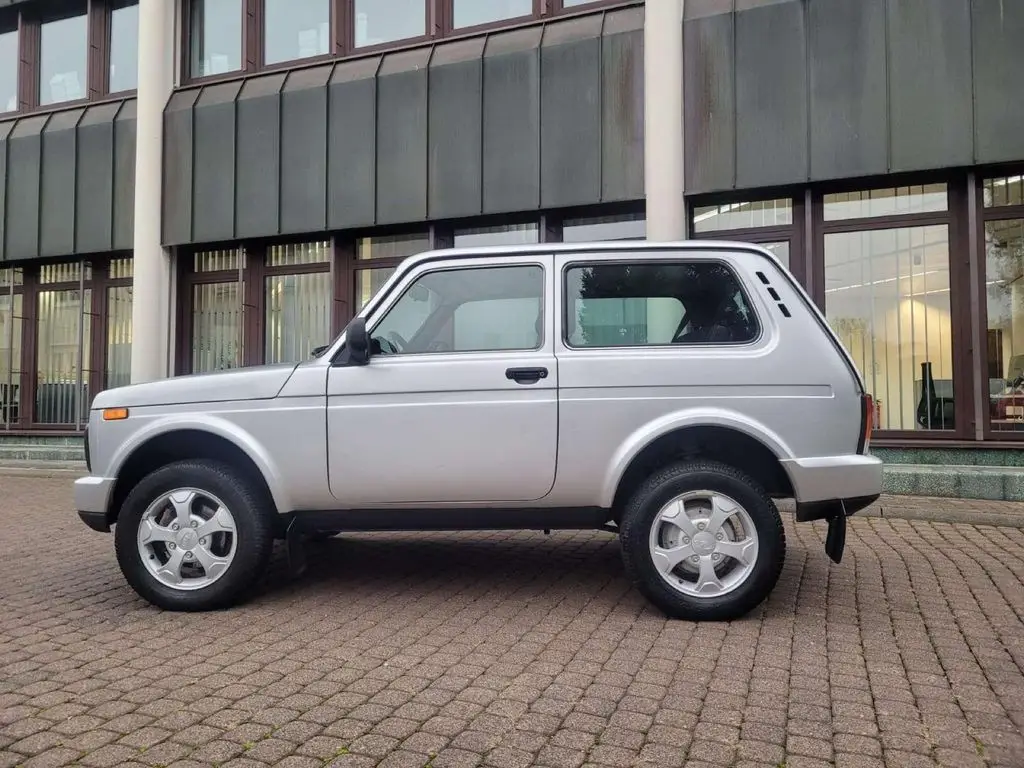 Photo 1 : Lada Niva 2018 Essence