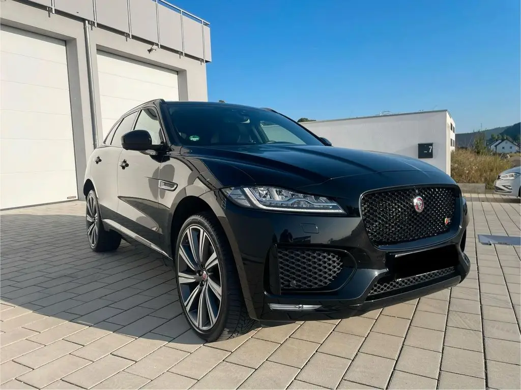 Photo 1 : Jaguar F-pace 2017 Essence