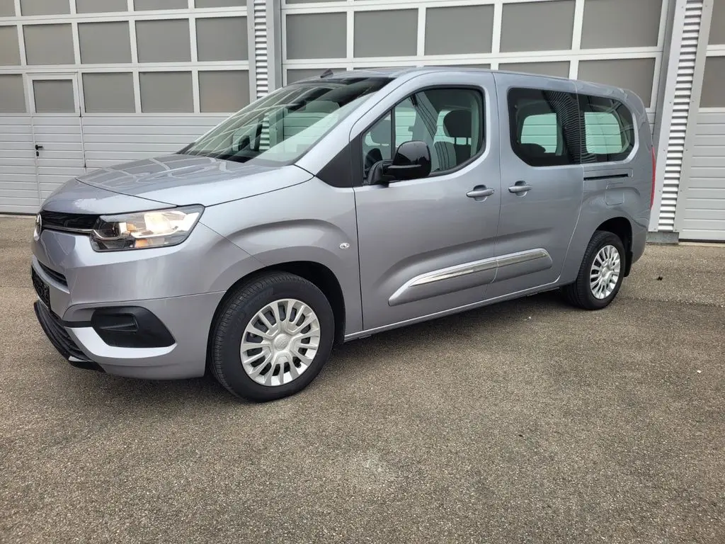 Photo 1 : Toyota Proace 2022 Petrol