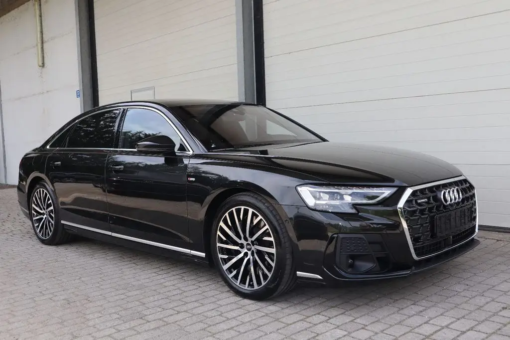 Photo 1 : Audi A8 2023 Hybride