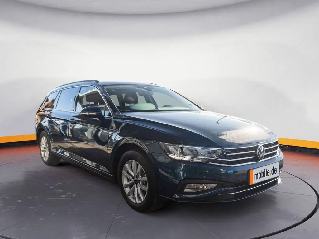 Photo 1 : Volkswagen Passat 2024 Petrol