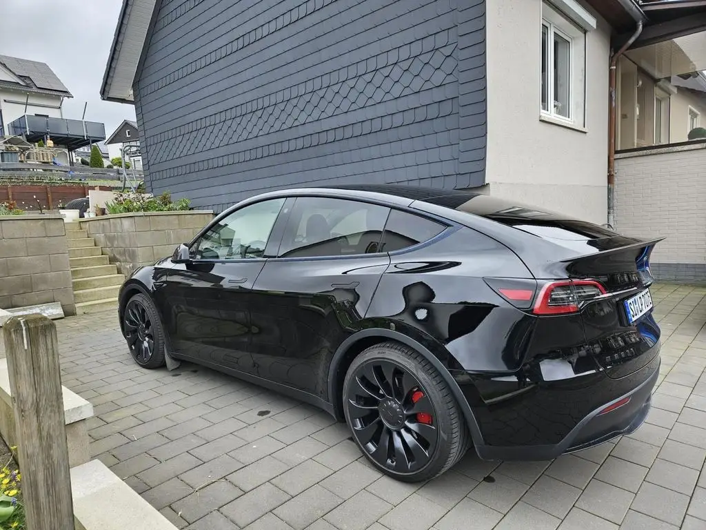 Photo 1 : Tesla Model Y 2023 Non renseigné