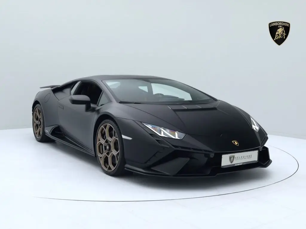 Photo 1 : Lamborghini Huracan 2023 Essence