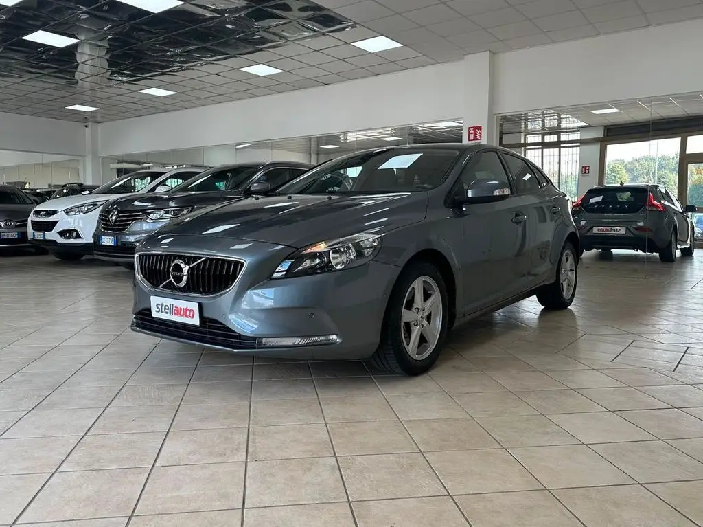 Photo 1 : Volvo V40 2017 Essence