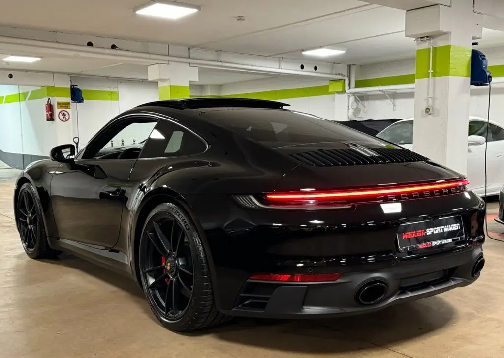 Photo 1 : Porsche 992 2023 Essence