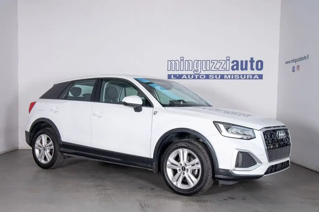 Photo 1 : Audi Q2 2023 Petrol