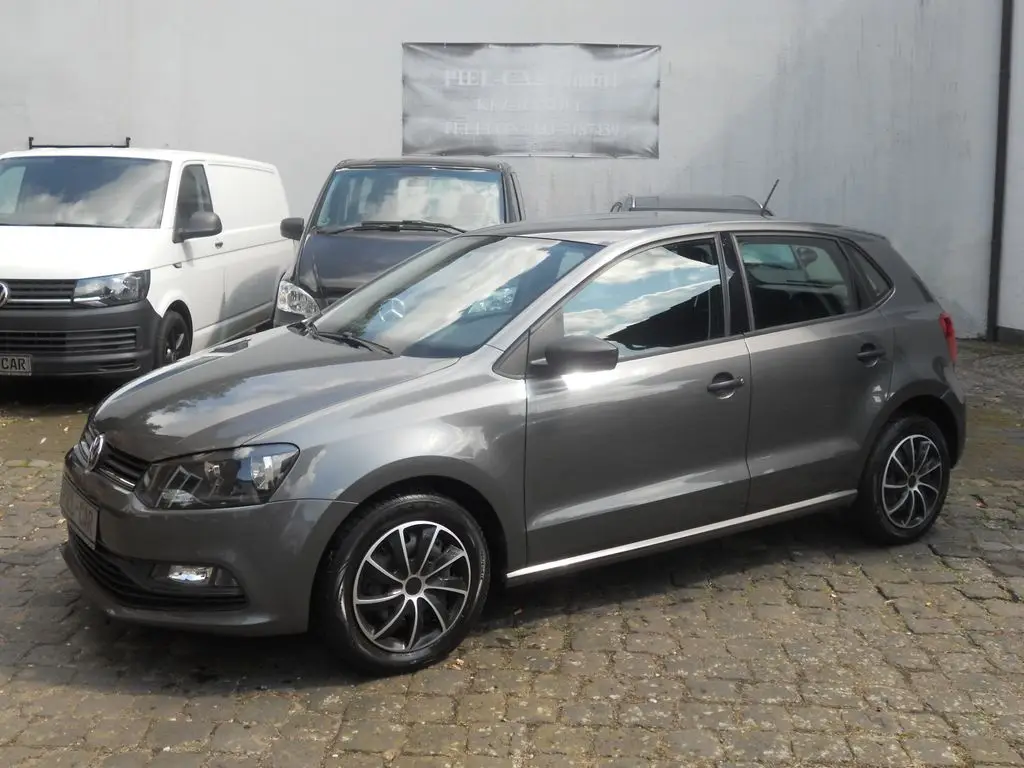 Photo 1 : Volkswagen Polo 2015 Petrol