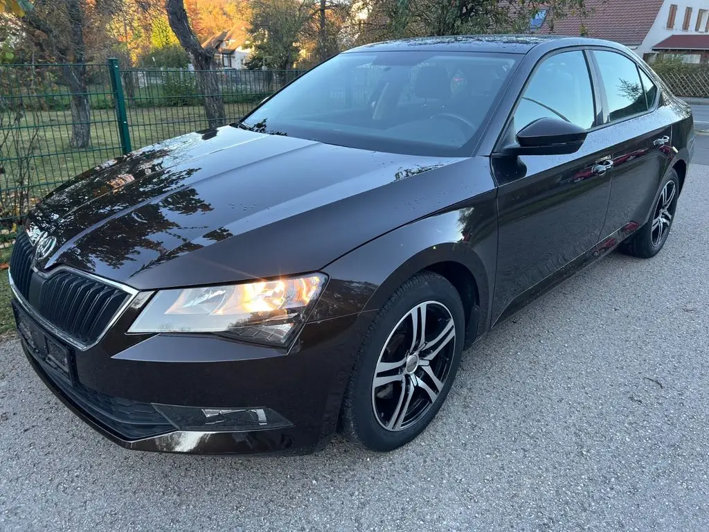 Photo 1 : Skoda Superb 2016 Petrol