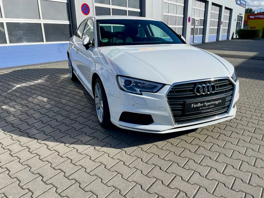 Photo 1 : Audi A3 2017 Petrol