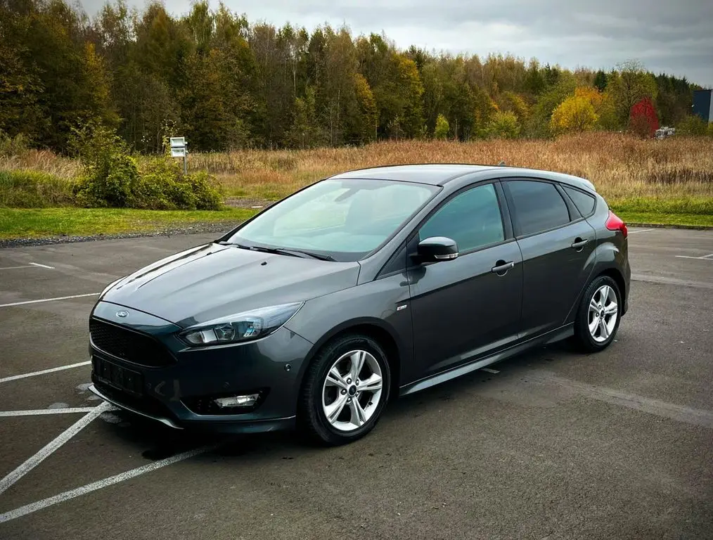 Photo 1 : Ford Focus 2018 Petrol