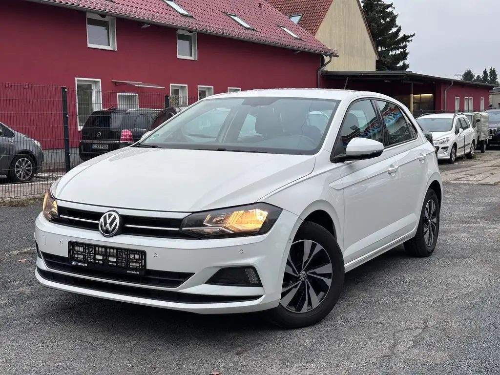 Photo 1 : Volkswagen Polo 2017 Petrol