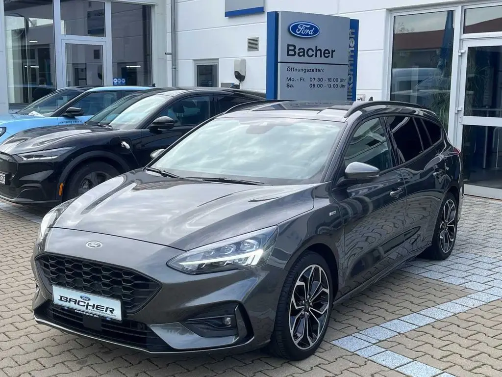 Photo 1 : Ford Focus 2022 Petrol