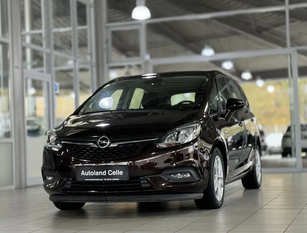 Photo 1 : Opel Zafira 2017 Petrol