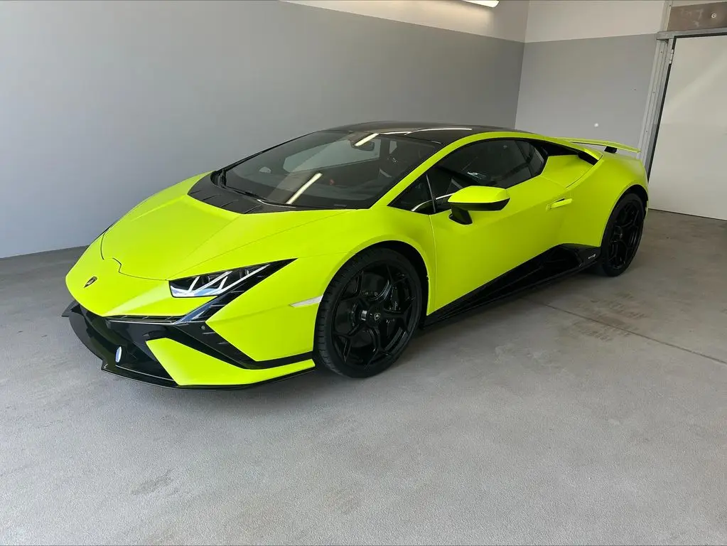 Photo 1 : Lamborghini Huracan 2024 Essence