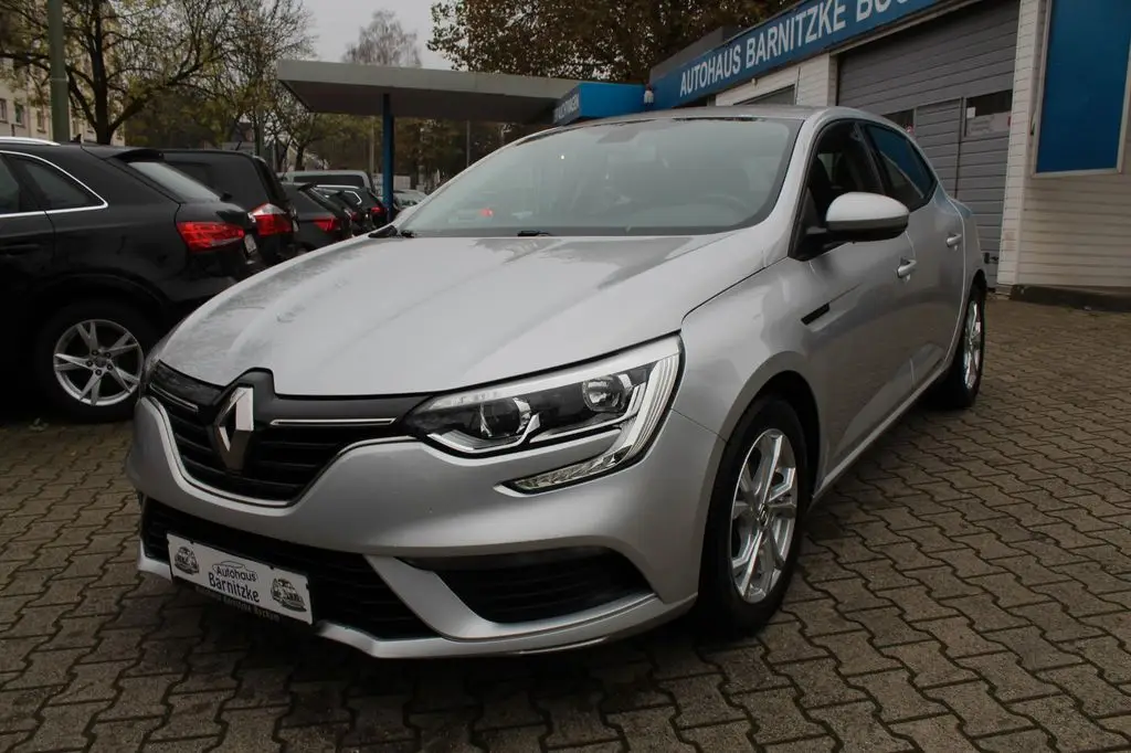 Photo 1 : Renault Megane 2017 Petrol