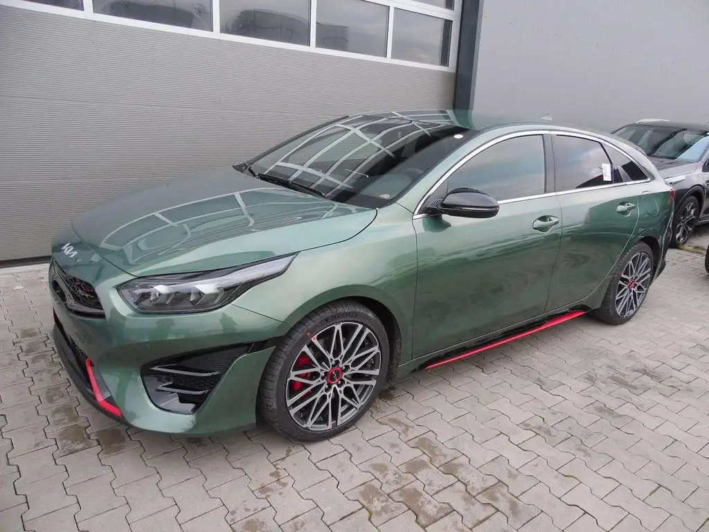 Photo 1 : Kia Proceed 2024 Petrol