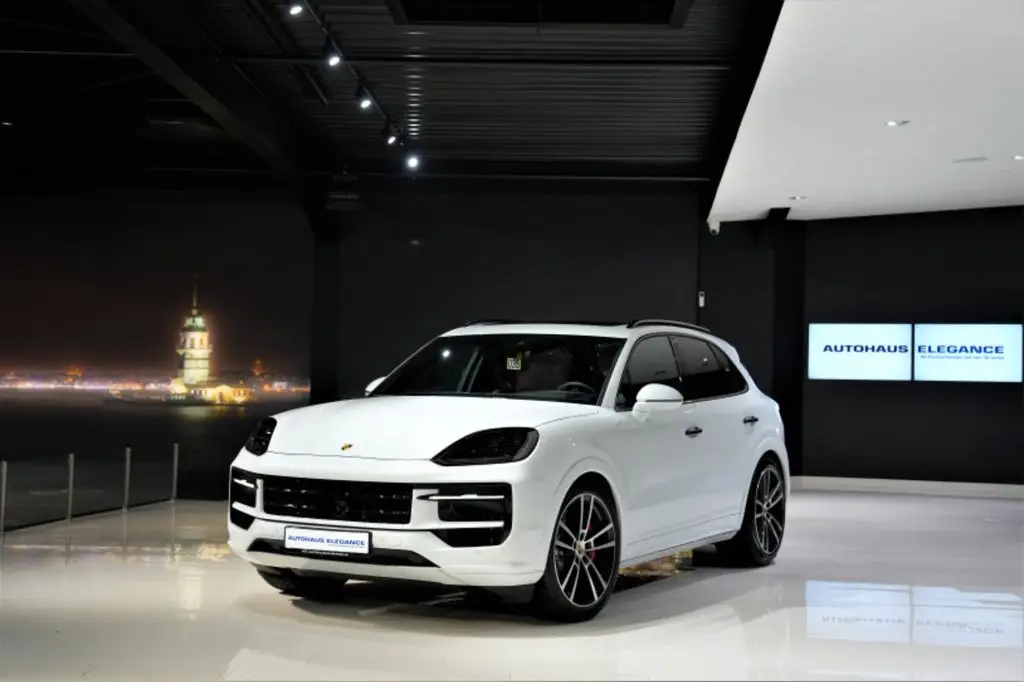 Photo 1 : Porsche Cayenne 2023 Essence