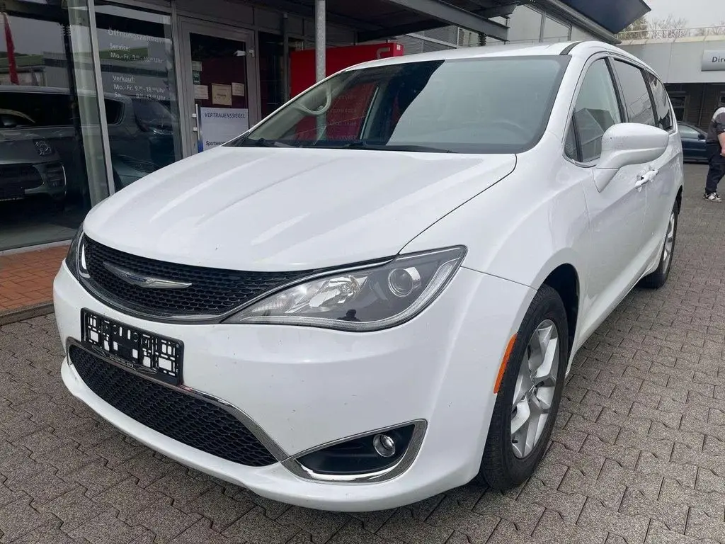 Photo 1 : Chrysler Pacifica 2019 Essence