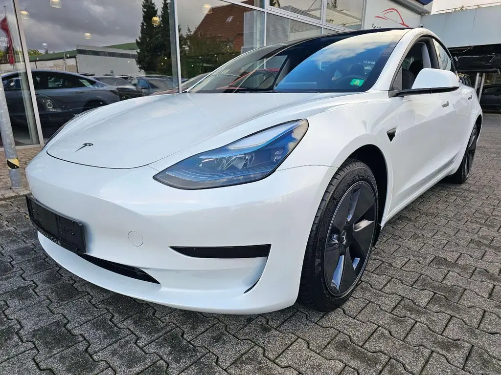 Photo 1 : Tesla Model 3 2023 Non renseigné