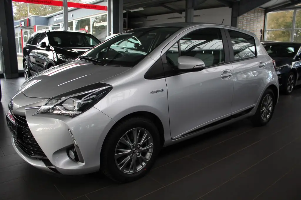 Photo 1 : Toyota Yaris 2017 Hybrid