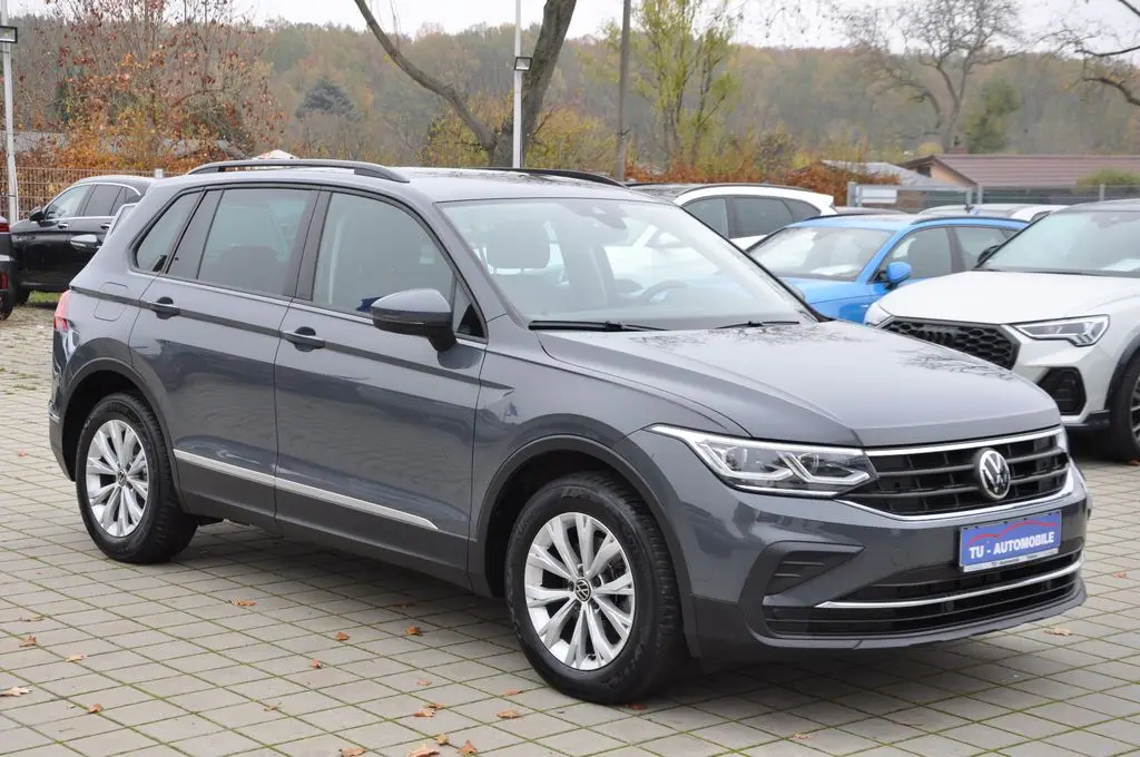 Photo 1 : Volkswagen Tiguan 2021 Essence