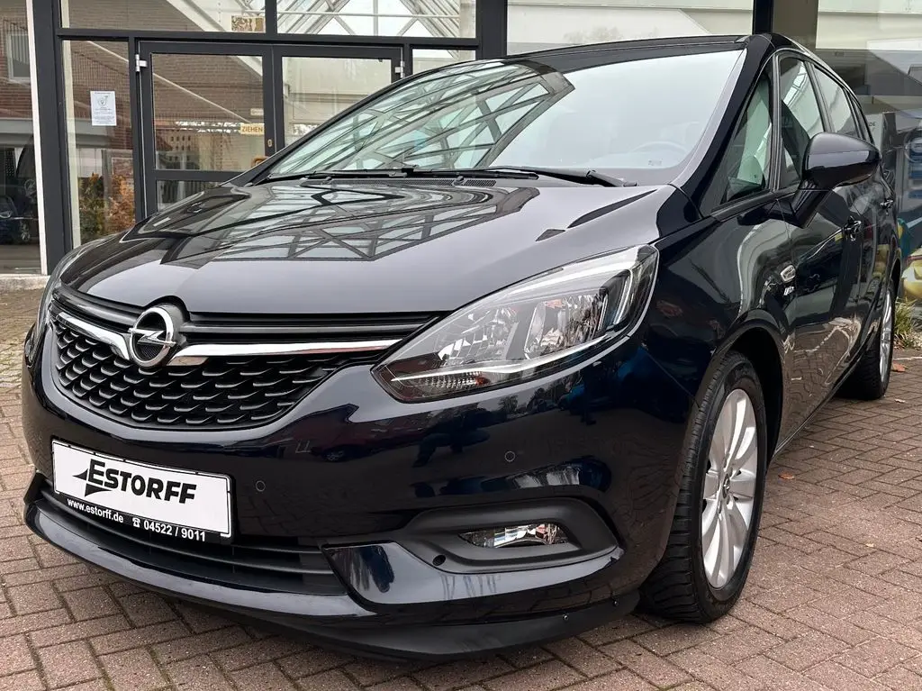 Photo 1 : Opel Zafira 2018 Petrol