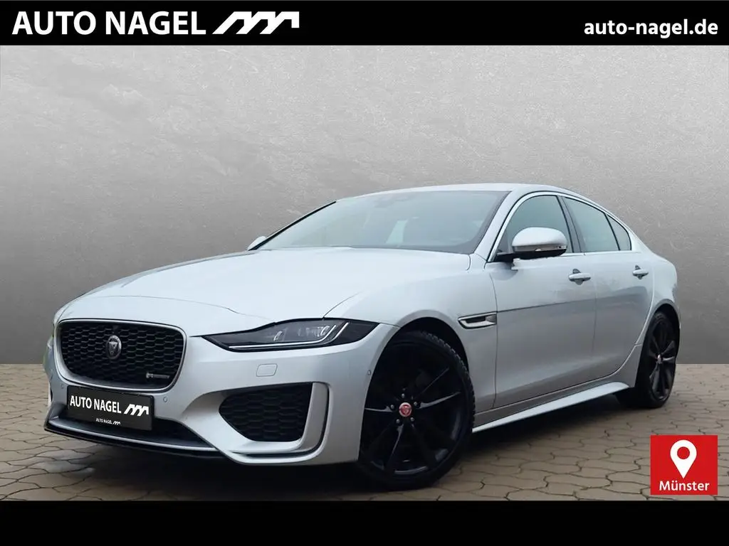 Photo 1 : Jaguar Xe 2020 Essence