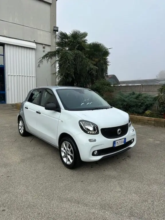 Photo 1 : Smart Forfour 2017 Petrol